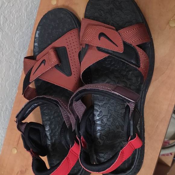 Nike Men's ACG Air Deschutz+ Sandal - Red and Black Size 10 - Picture 9 of 9